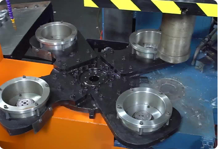 Aluminium casting machine